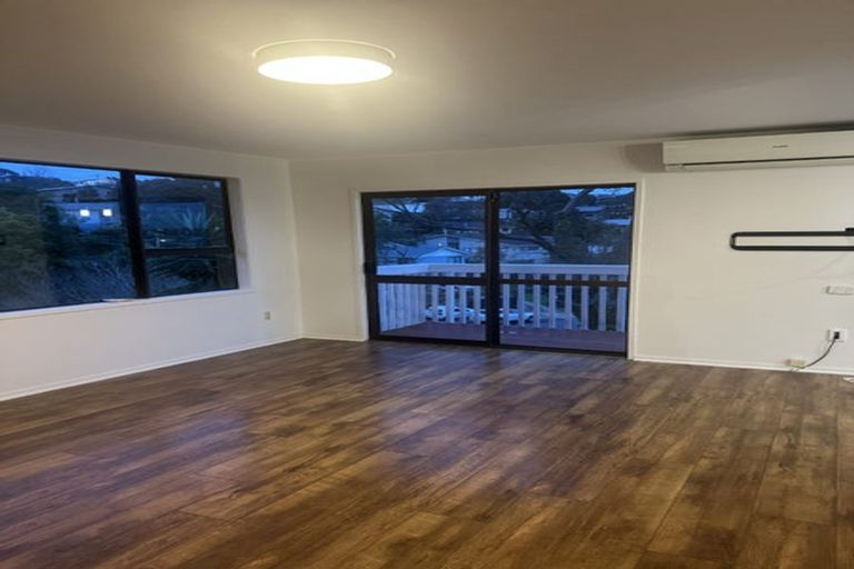 Photo of property in 22 Jenanne Place, Totara Vale, Auckland, 0629