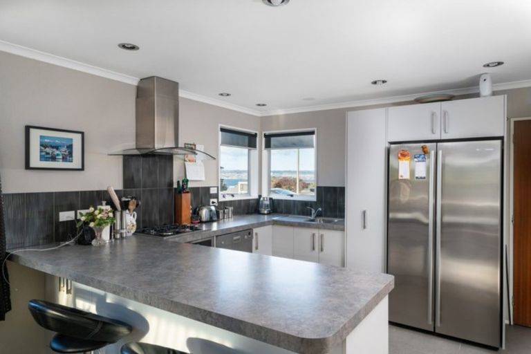 Photo of property in 7 Reeves Road, Acacia Bay, Taupo, 3330