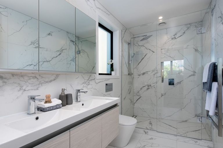 Photo of property in 27a Beechwood Road, Rothesay Bay, Auckland, 0630