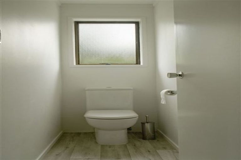 Photo of property in 19 Benita Place, Sunnyvale, Auckland, 0612