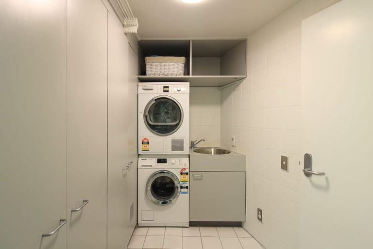 Photo of property in 2/226 Oriental Parade, Oriental Bay, Wellington, 6011