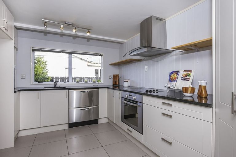 Photo of property in 364 Swanson Road, Ranui, Auckland, 0612