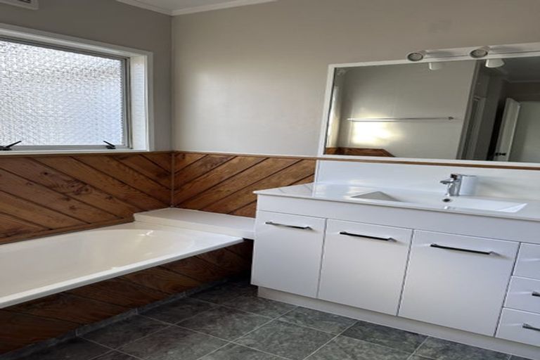 Photo of property in 399 Welcome Bay Road, Welcome Bay, Tauranga, 3112