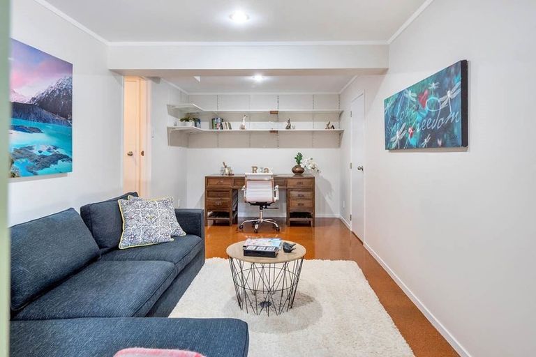 Photo of property in 215 Kaipara Road, Papakura, 2582