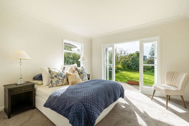 Photo of property in 1/516 Glenfield Road, Bayview, Auckland, 0629