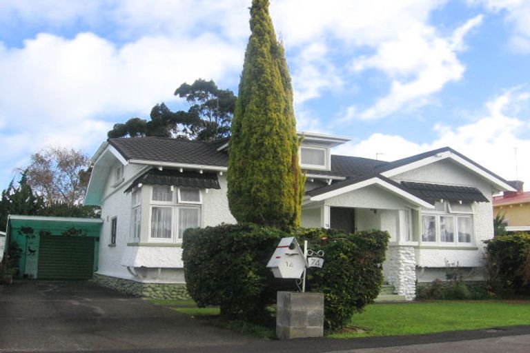 Photo of property in 74 Shamrock Street, Takaro, Palmerston North, 4412