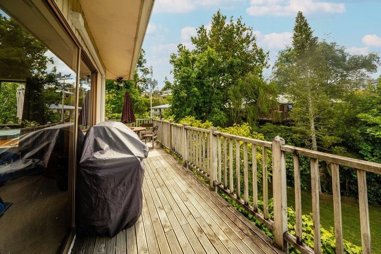 Photo of property in 36 Kiteroa Terrace, Rothesay Bay, Auckland, 0630