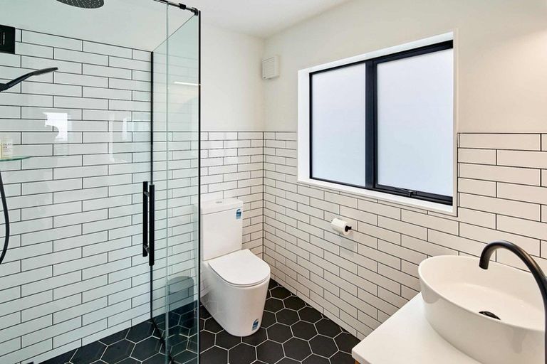 Photo of property in 44 Domett Street, Newlands, Wellington, 6037