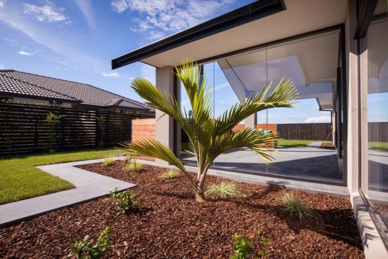 Photo of property in 15 Gleneagles Way, Waiwhakaiho, New Plymouth, 4312