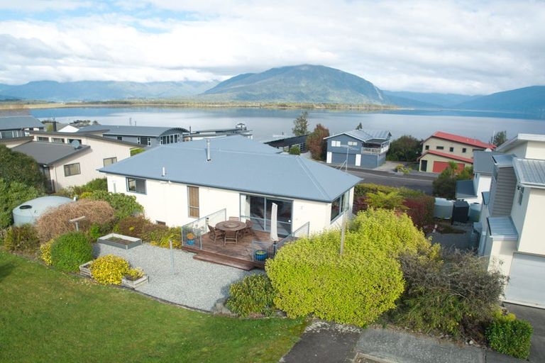 Photo of property in 9 Ranui Place, Moana, 7872