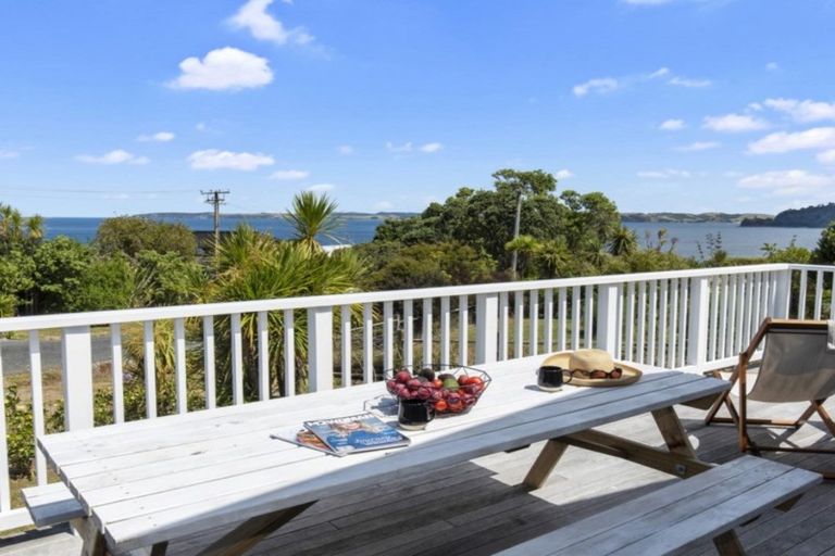 Photo of property in 4 Penguin Street, Leigh, 0985