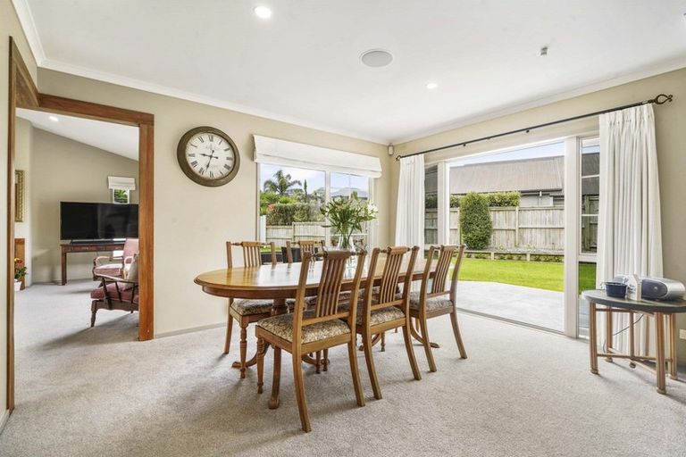 Photo of property in 18 Roderick Place, Rototuna, Hamilton, 3210