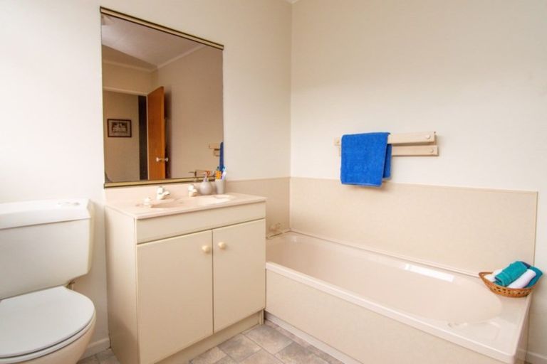 Photo of property in 15 Hanmer Place, Highbury, Palmerston North, 4412