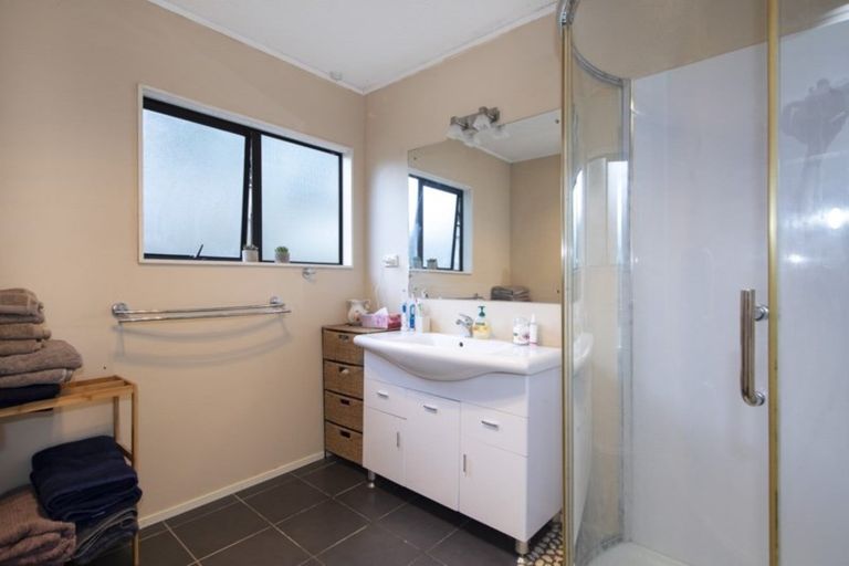 Photo of property in 1/105 Moa Road, Point Chevalier, Auckland, 1022