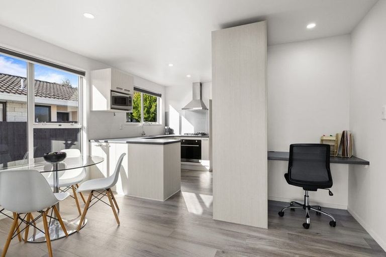 Photo of property in 12 Resolution Place, Bryndwr, Christchurch, 8053