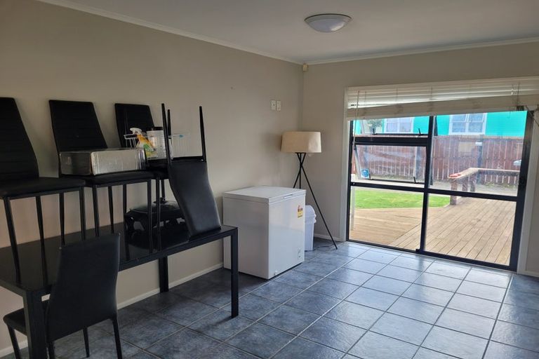 Photo of property in 16 Montmere Avenue, Te Atatu Peninsula, Auckland, 0610