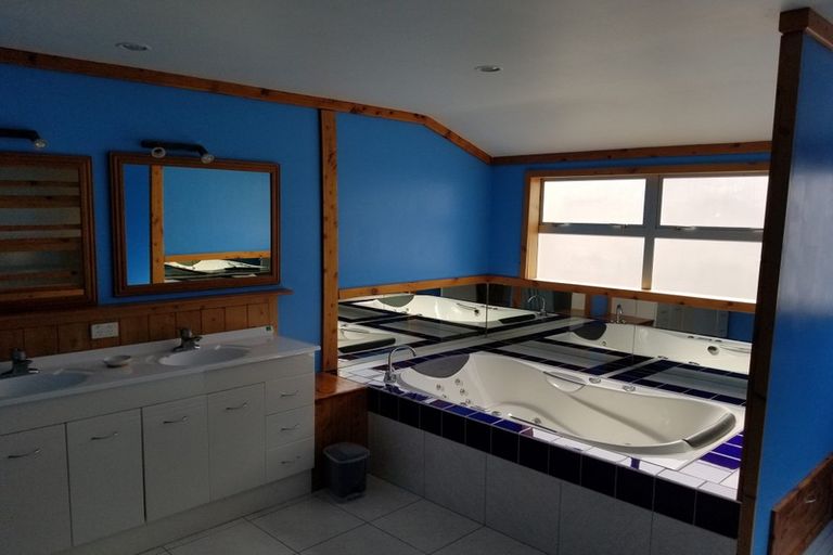 Photo of property in 18 Sir George Back Street, Opua, 0200