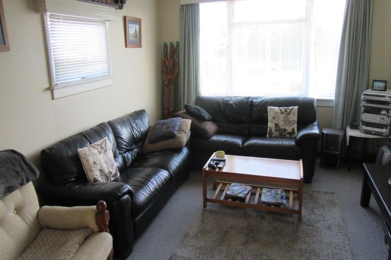 Photo of property in 1 Cameron Street, Waimate, 7924