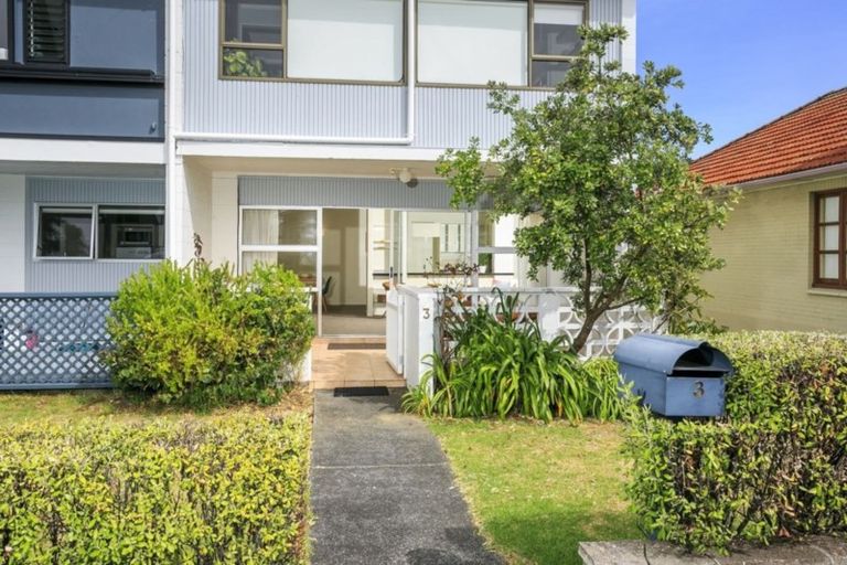 Photo of property in 3/103 Vauxhall Road, Narrow Neck, Auckland, 0624