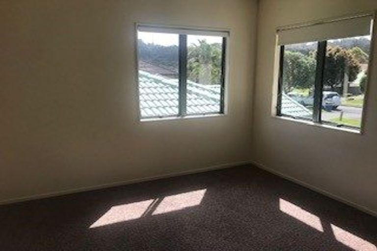 Photo of property in 28 Kinleith Way, Albany, Auckland, 0632