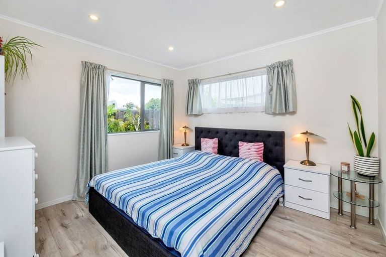 Photo of property in 2 Silverstone Place, Henderson, Auckland, 0612