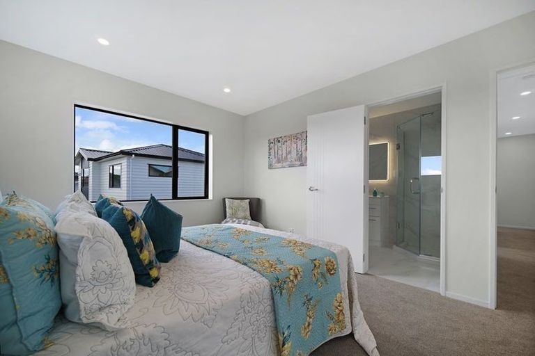 Photo of property in 17a Massine Place, Randwick Park, Auckland, 2105