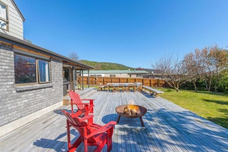 Photo of property in 10 Angela Place, Kinloch, Taupo, 3377