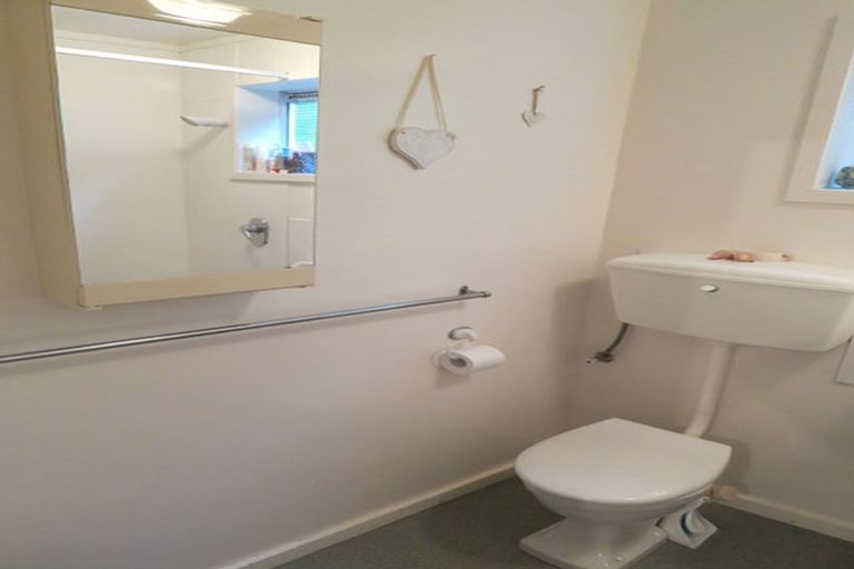 Photo of property in 42 Moana Road, Kelburn, Wellington, 6012