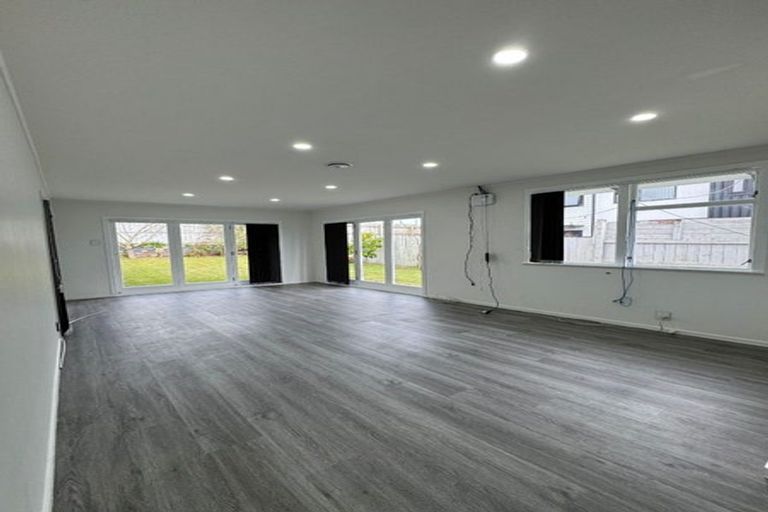 Photo of property in 13 Rountree Place, Conifer Grove, Takanini, 2112