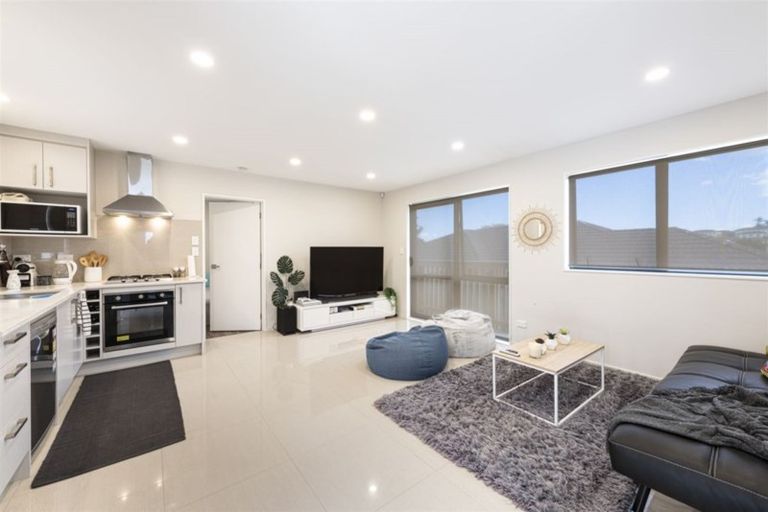 Photo of property in 33 Everglade Drive, Goodwood Heights, Auckland, 2105