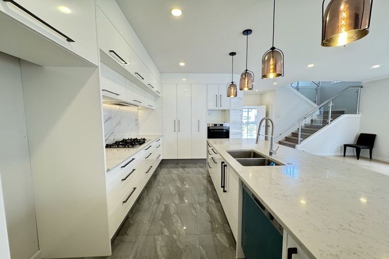 Photo of property in 10 Mcquoids Road, Flat Bush, Auckland, 2019