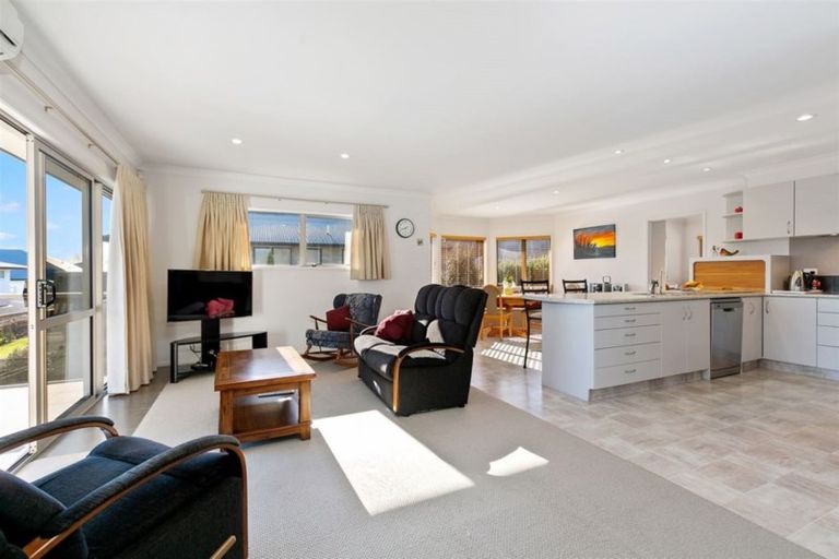 Photo of property in 102 Sereno Vista, Bellevue, Tauranga, 3110