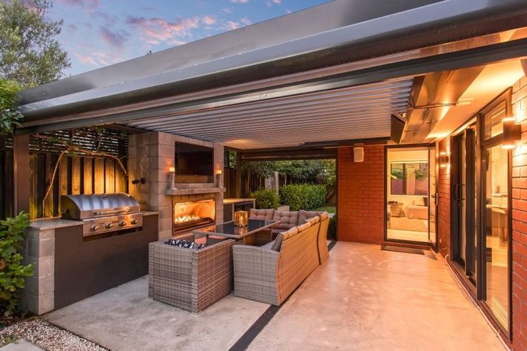 Photo of property in 21 Bryndwr Road, Fendalton, Christchurch, 8052