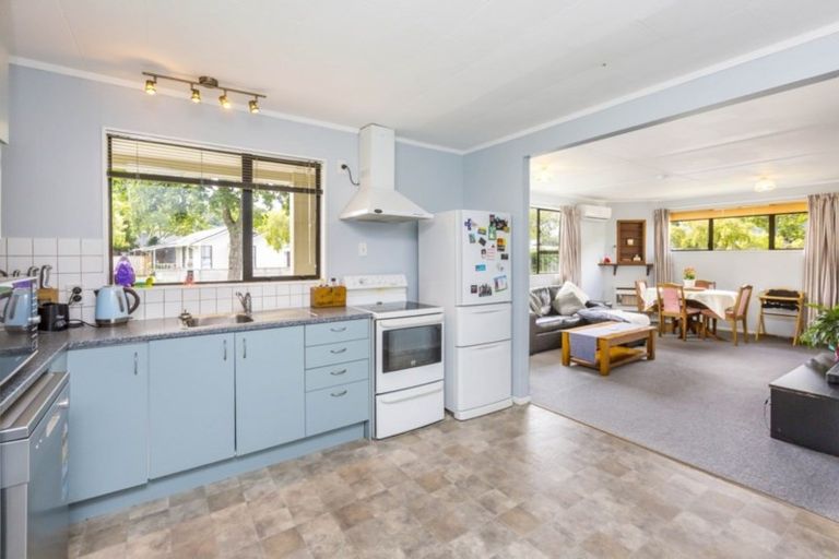 Photo of property in 2/6 Gemstone Drive, Birchville, Upper Hutt, 5018