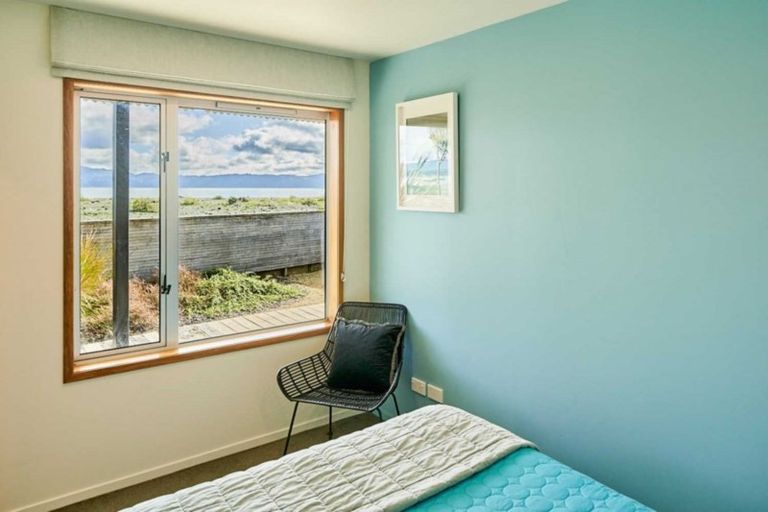 Photo of property in 42 Pukatea Street, Eastbourne, Lower Hutt, 5013