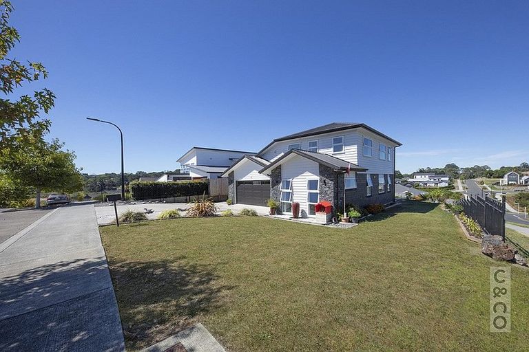 Photo of property in 2 Tauwaka Crescent, Riverhead, 0820