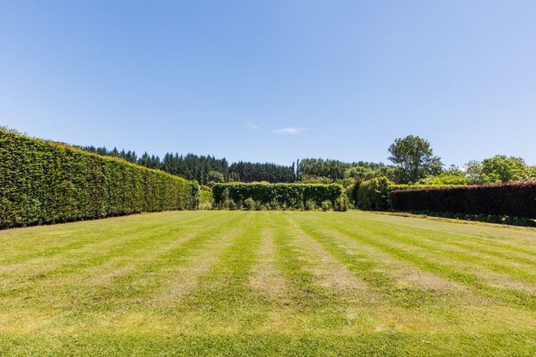 Photo of property in 126 Turitea Road, Fitzherbert, Palmerston North, 4472