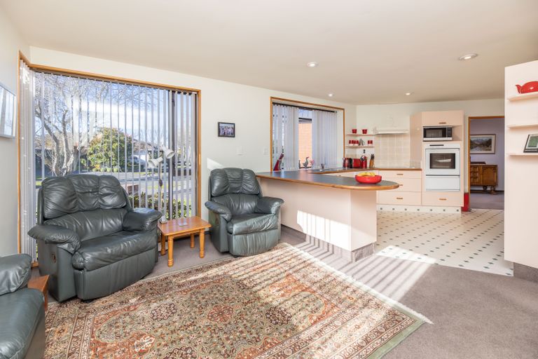 Photo of property in 22 Berkshire Drive, Avonhead, Christchurch, 8042