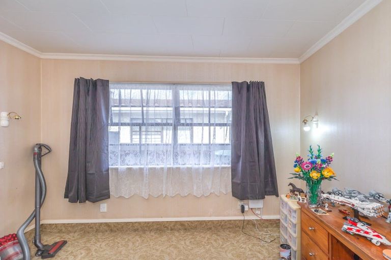 Photo of property in 102 Winchester Street, Levin, 5510