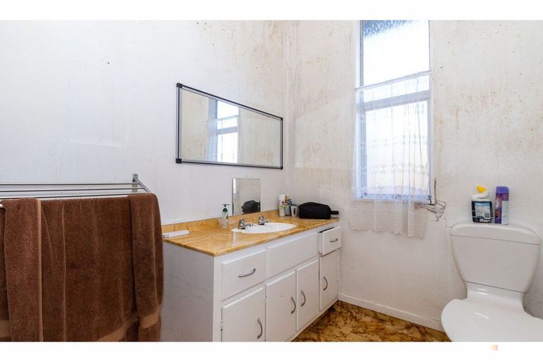 Photo of property in 1 Clifton Terrace, West End, Timaru, 7910