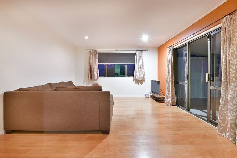 Photo of property in 114 Weatherly Road, Torbay, Auckland, 0630