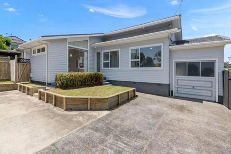 Photo of property in 355 Pakuranga Road, Pakuranga Heights, Auckland, 2010
