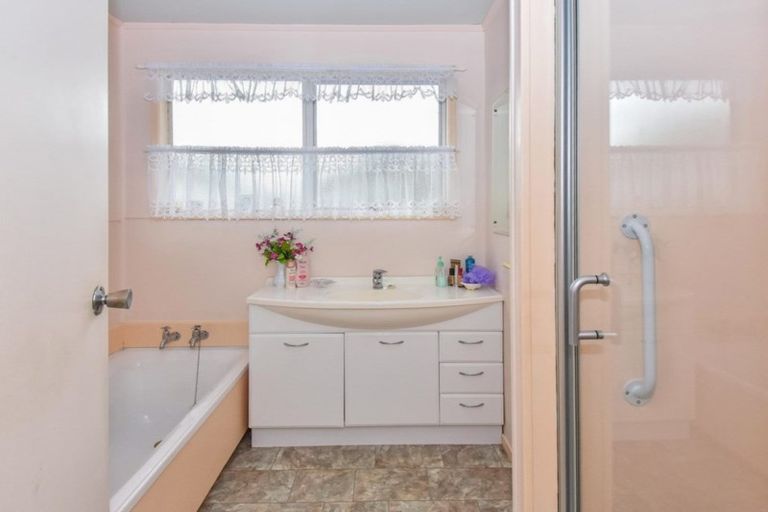 Photo of property in 14 Adel Place, Weymouth, Auckland, 2103