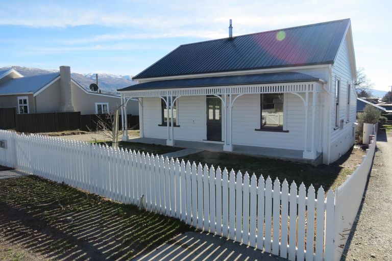 Photo of property in 11 Molyneux Avenue, Cromwell, 9310