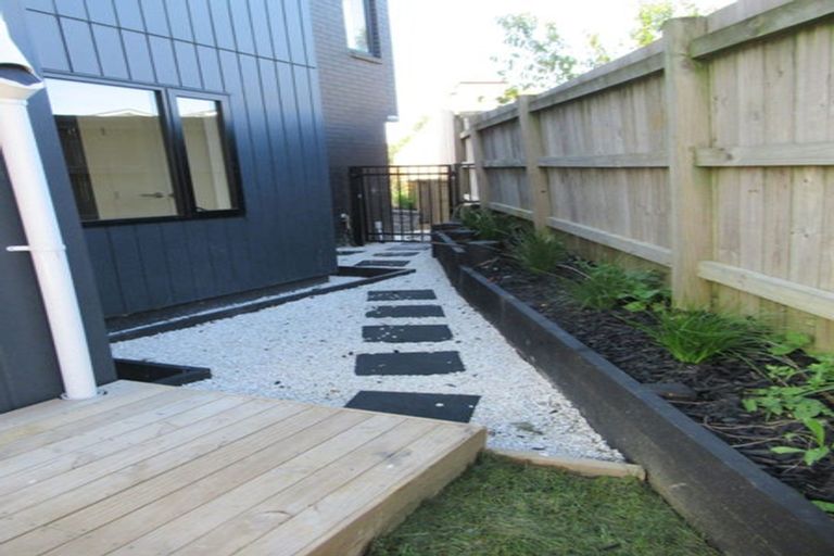 Photo of property in 10/2 Nikau Street, New Lynn, Auckland, 0600