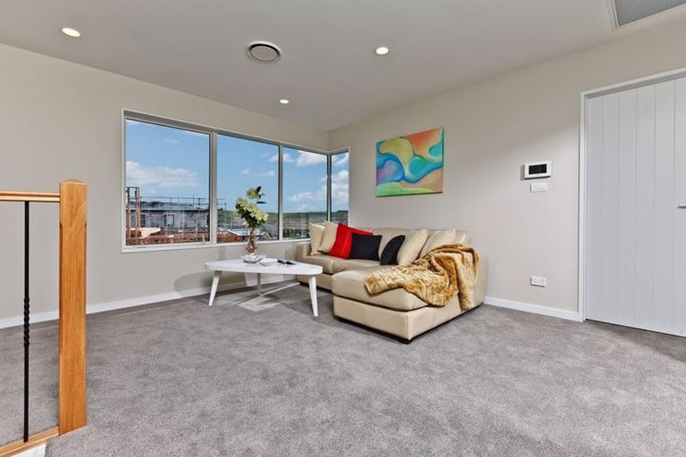 Photo of property in 17 Bounty Road, Long Bay, Auckland, 0630