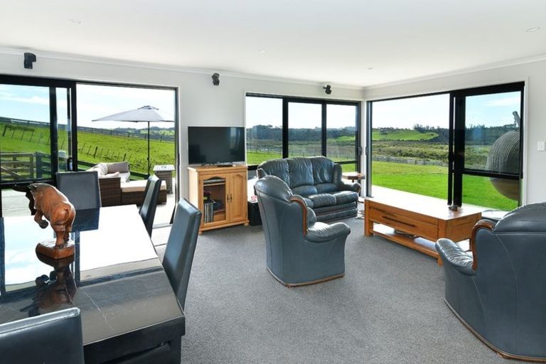 Photo of property in 137 Tuparekura Road, South Head, Helensville, 0874