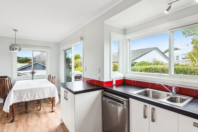 Photo of property in 9 Ross Grove, Paraparaumu, 5032