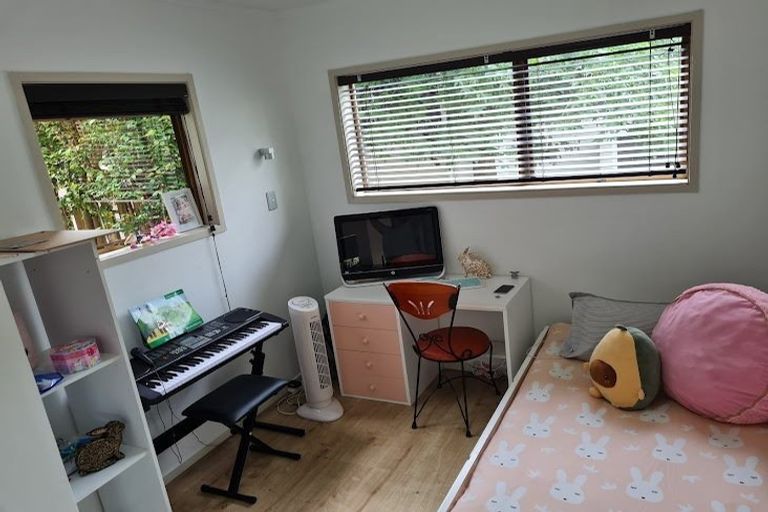 Photo of property in 18 Mappin Place, Chatswood, Auckland, 0626