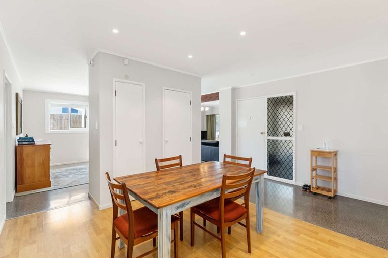 Photo of property in 18 Waterlea Avenue, Mangere Bridge, Auckland, 2022